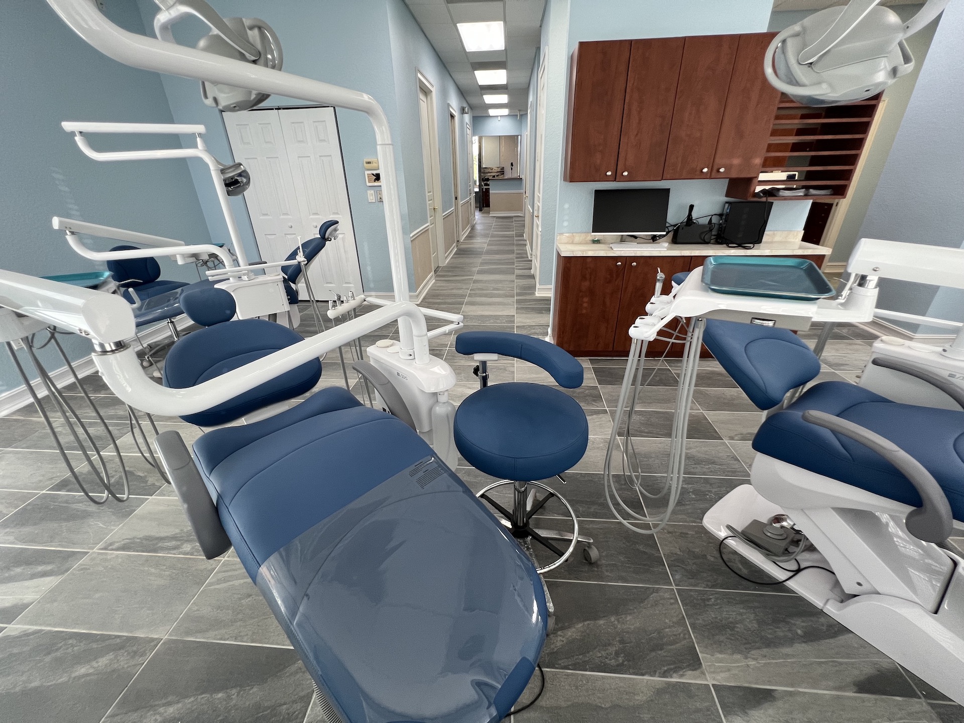 https://dentalbrokerflorida.com/wp-content/uploads/2022/11/Royal-Palm-Beach-6-Chairs-Dental-Office-by-Hector-Yusti-IMG_3606.jpeg